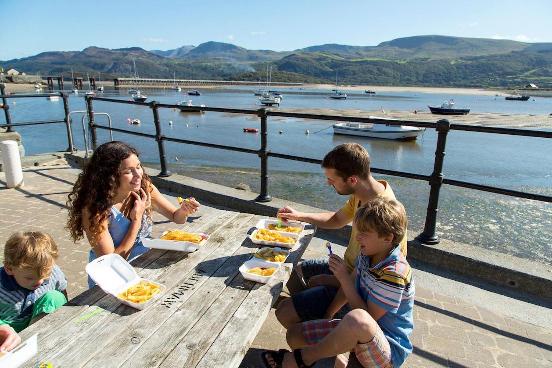 Barmouth Bay Holiday Park Llanddwywe Екстериор снимка